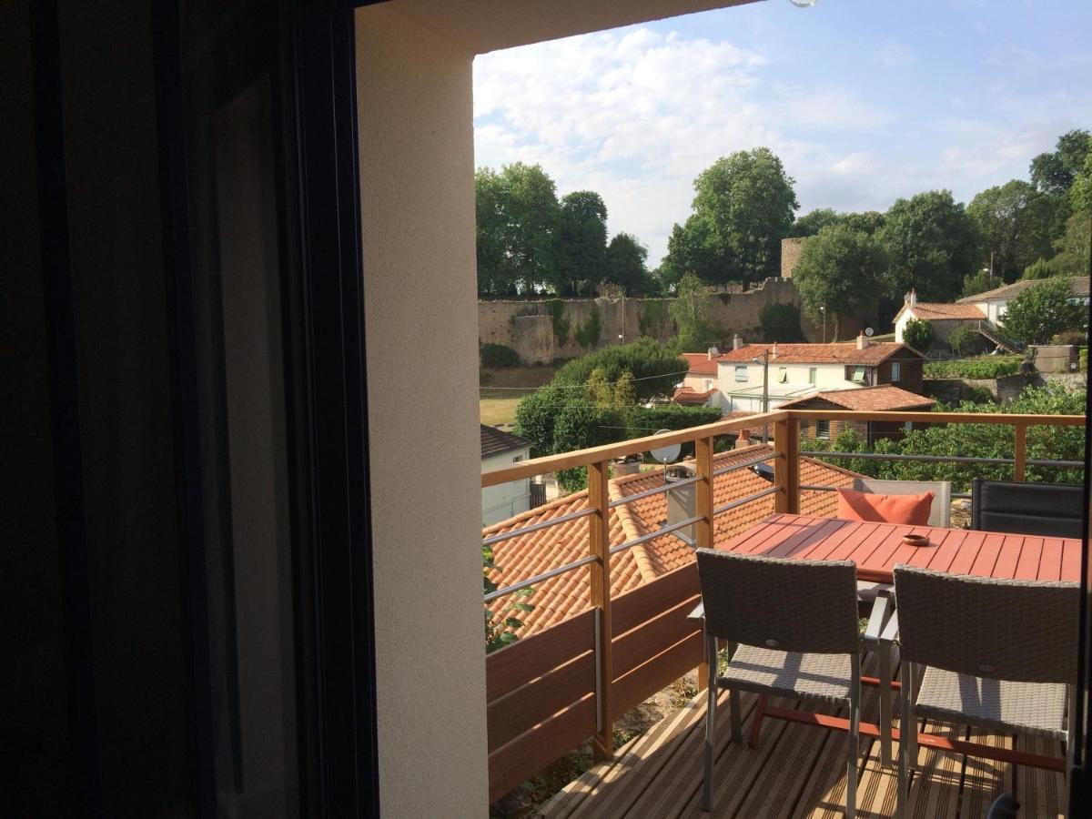 Hotel Les 3 Pigeons Bressuire Exterior foto