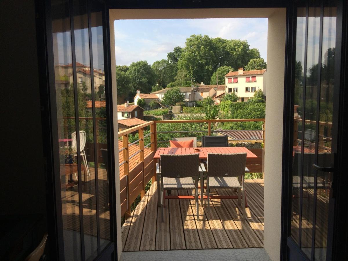 Hotel Les 3 Pigeons Bressuire Exterior foto